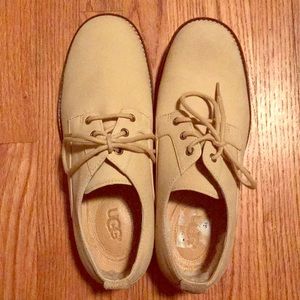 Barely Worn Ugg Creme Oxford